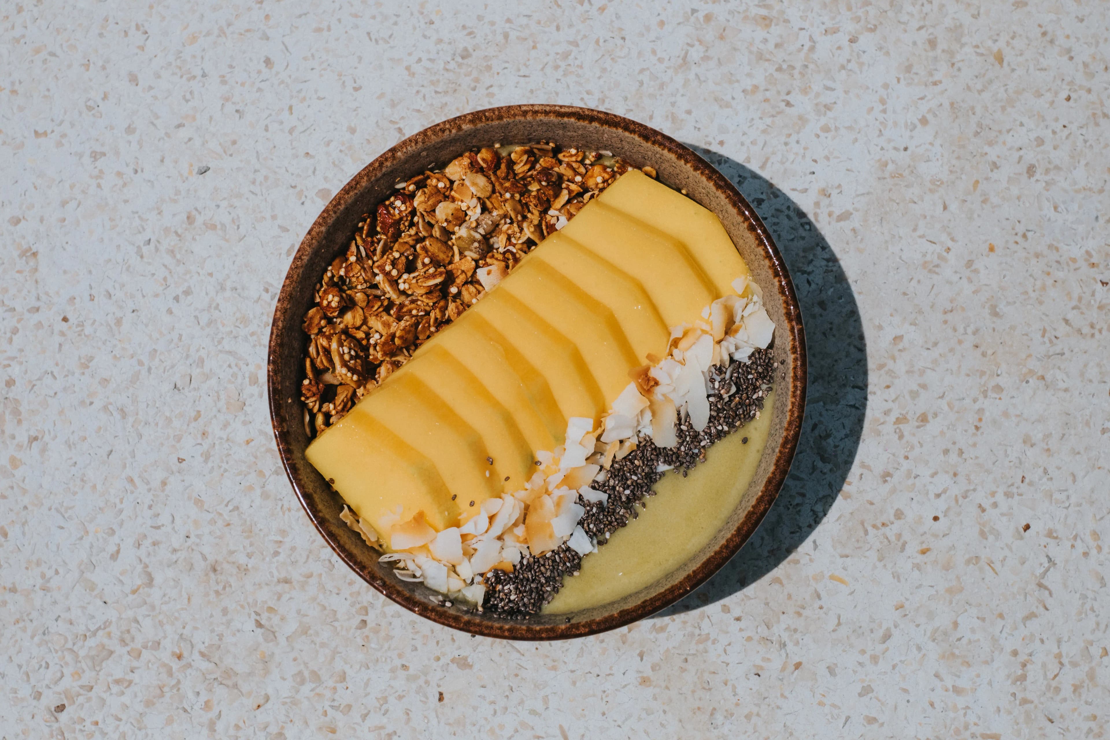 Mango matcha smoothie bowl